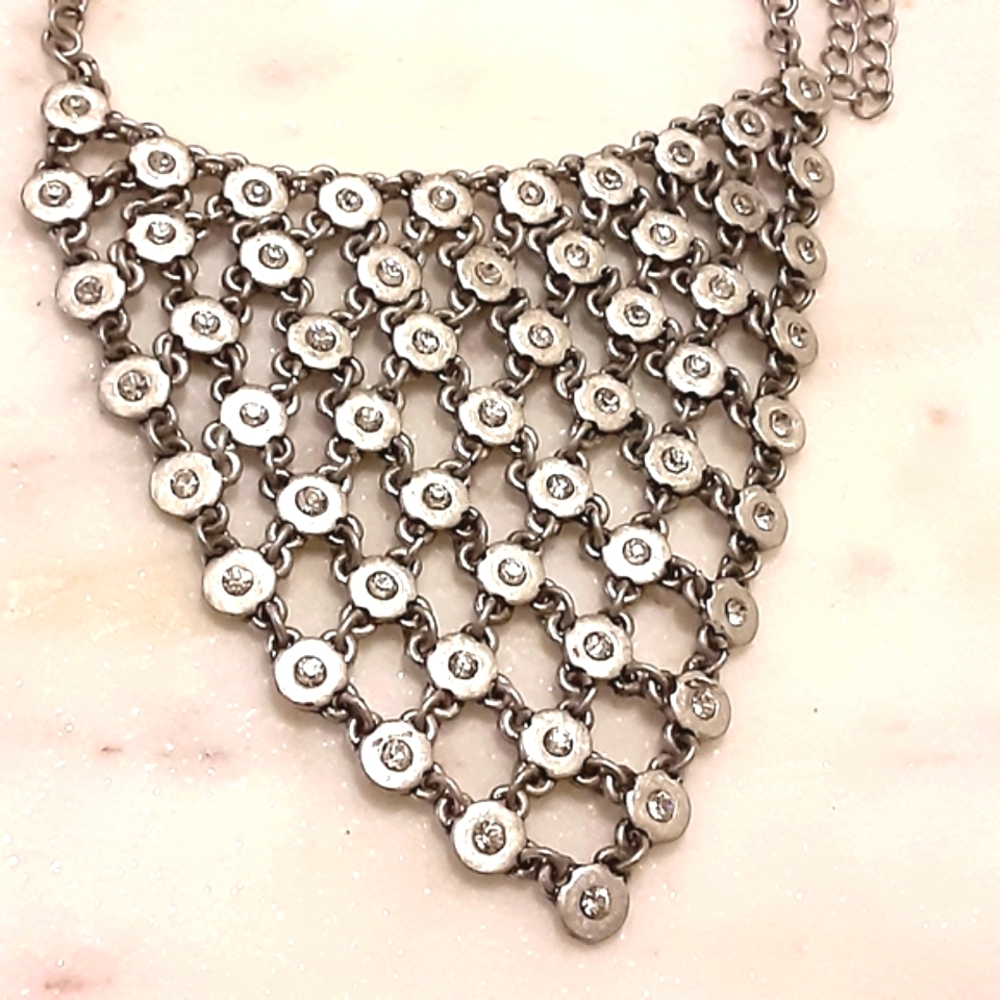 Metal drop necklace